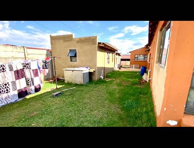 3 BEDROOM PROPERTY TO RENT IN LENASIA SOUTH